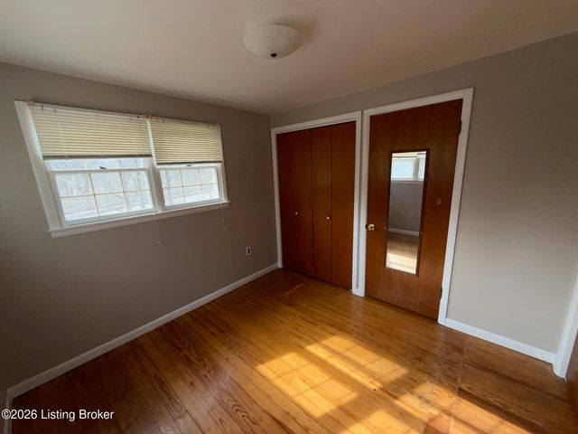 811 S Park Rd, Louisville, KY 40118