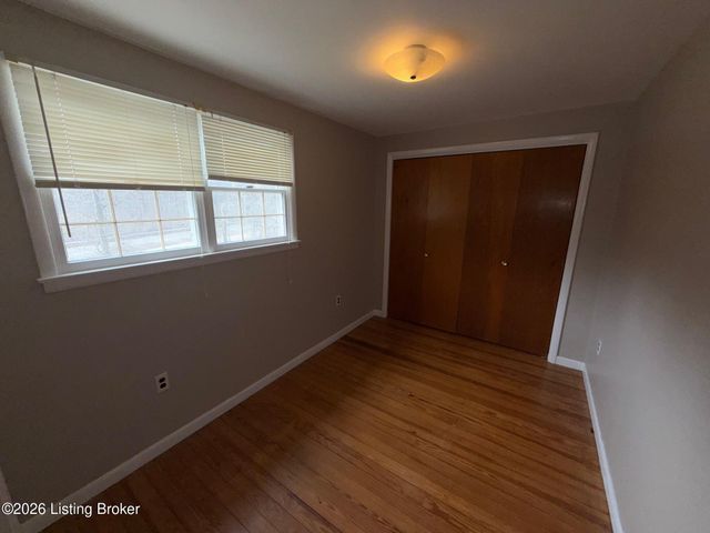 811 S Park Rd, Louisville, KY 40118