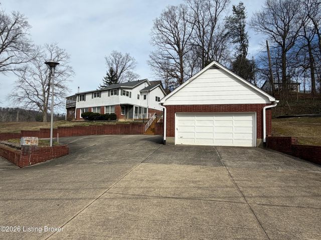 811 S Park Rd, Louisville, KY 40118