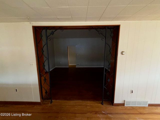 811 S Park Rd, Louisville, KY 40118