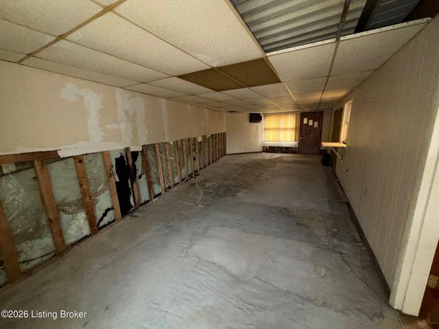 811 S Park Rd, Louisville, KY 40118