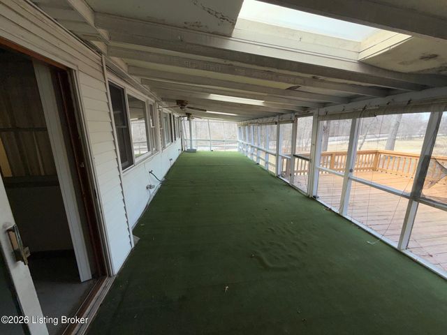 811 S Park Rd, Louisville, KY 40118