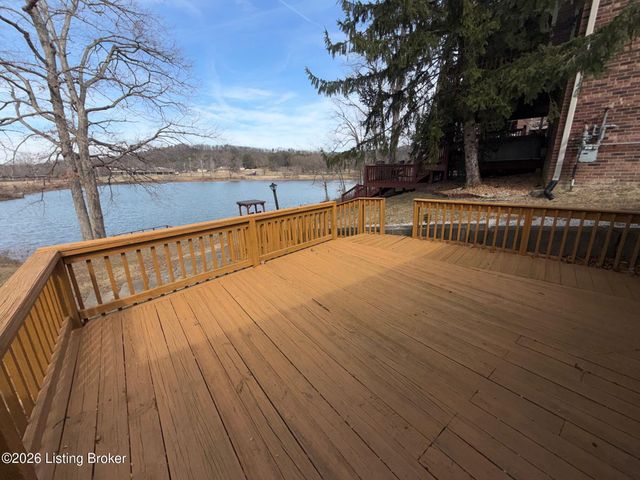 811 S Park Rd, Louisville, KY 40118