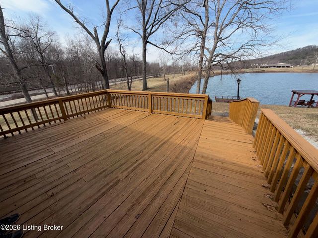 811 S Park Rd, Louisville, KY 40118