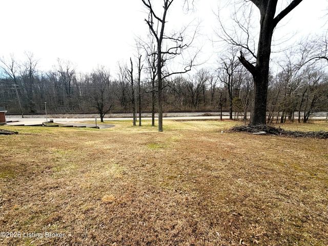 811 S Park Rd, Louisville, KY 40118