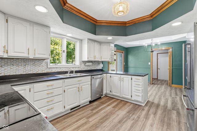 906 Hummingbird Lane, Columbus, IN 47203