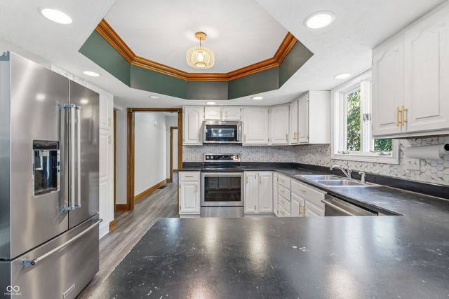 906 Hummingbird Lane, Columbus, IN 47203