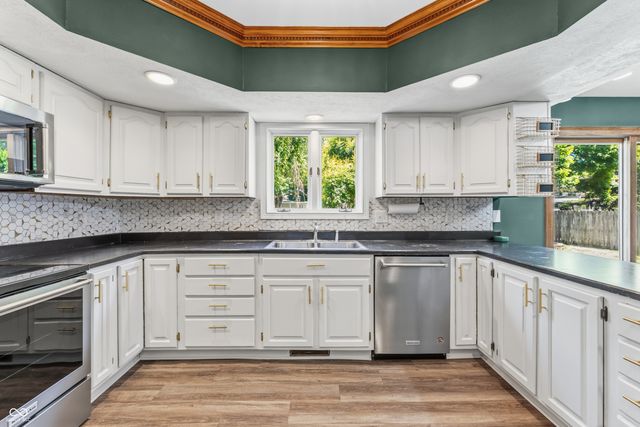 906 Hummingbird Lane, Columbus, IN 47203