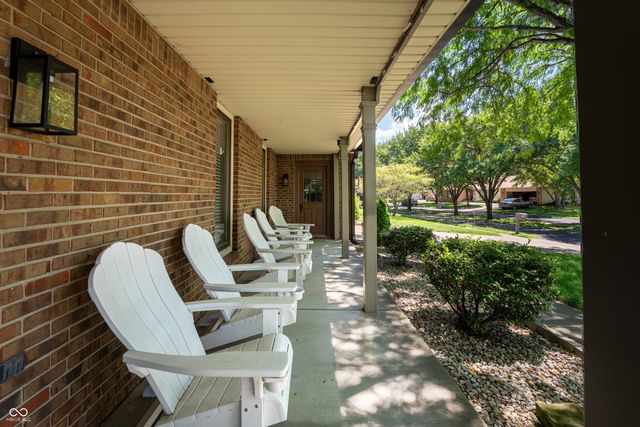906 Hummingbird Lane, Columbus, IN 47203
