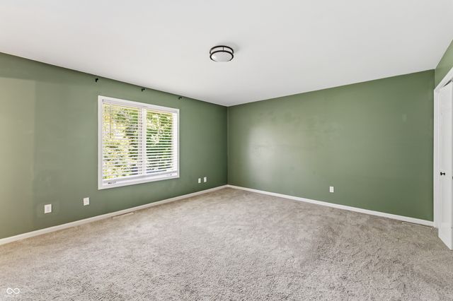 906 Hummingbird Lane, Columbus, IN 47203