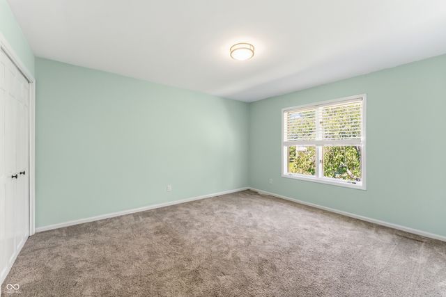 906 Hummingbird Lane, Columbus, IN 47203