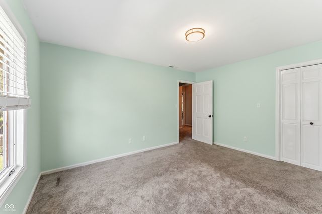 906 Hummingbird Lane, Columbus, IN 47203