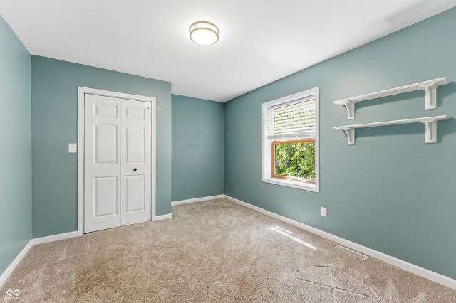 906 Hummingbird Lane, Columbus, IN 47203