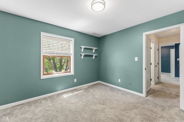 906 Hummingbird Lane, Columbus, IN 47203