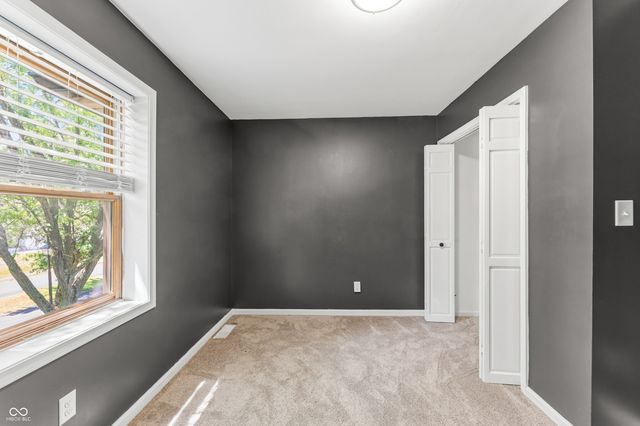 906 Hummingbird Lane, Columbus, IN 47203
