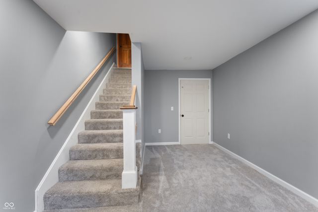 906 Hummingbird Lane, Columbus, IN 47203