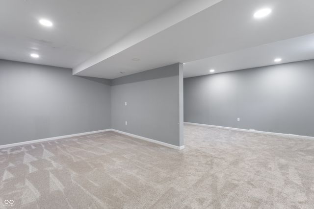 906 Hummingbird Lane, Columbus, IN 47203