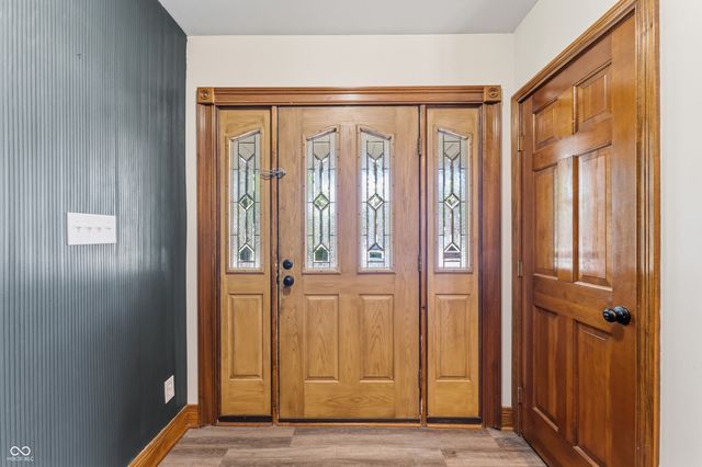 906 Hummingbird Lane, Columbus, IN 47203