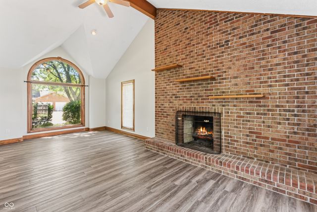 906 Hummingbird Lane, Columbus, IN 47203