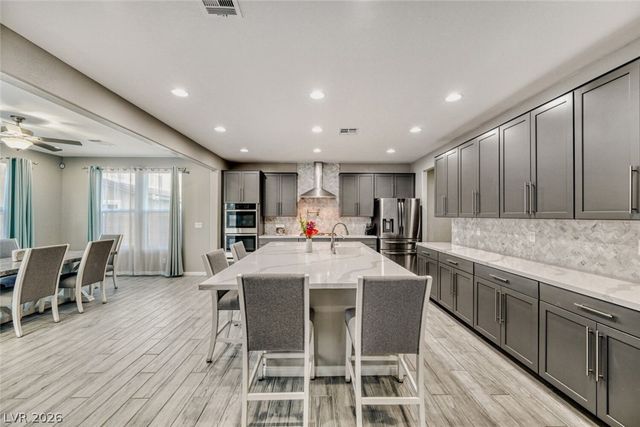 70 Pikiariki Court, Las Vegas, NV 89183