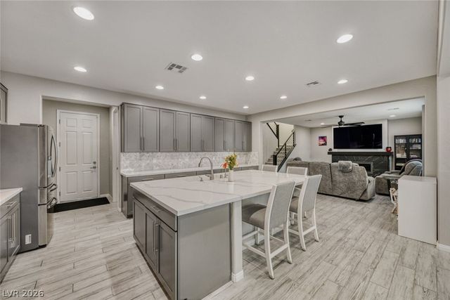 70 Pikiariki Court, Las Vegas, NV 89183