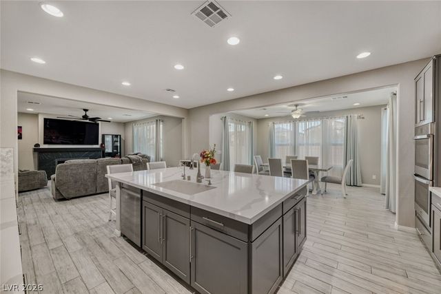 70 Pikiariki Court, Las Vegas, NV 89183