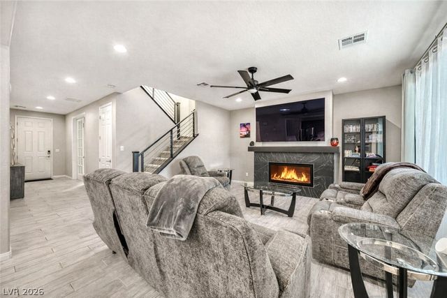 70 Pikiariki Court, Las Vegas, NV 89183