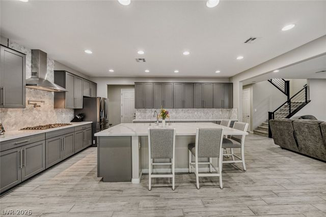 70 Pikiariki Court, Las Vegas, NV 89183