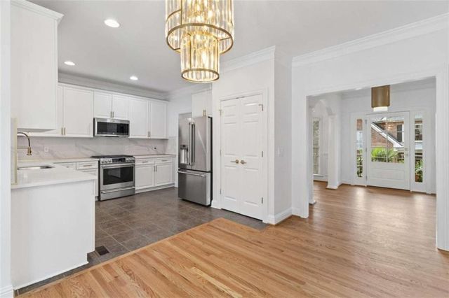 1711 Summit Glen Lane, Atlanta, GA 30329