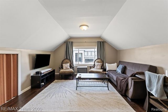 5734 N Gulley Road, Dearborn Heights, MI 48127