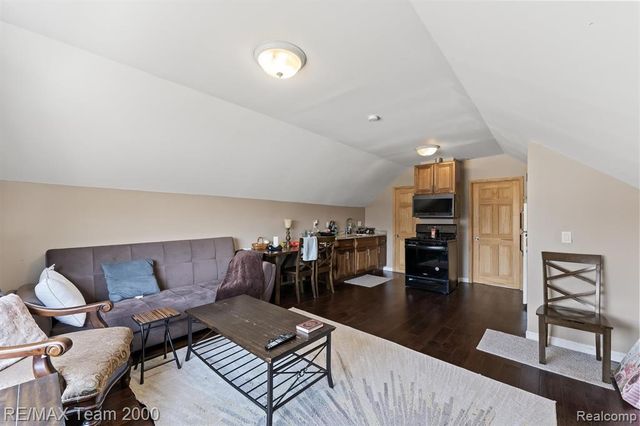 5734 N Gulley Road, Dearborn Heights, MI 48127