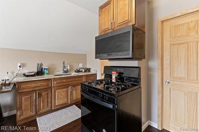 5734 N Gulley Road, Dearborn Heights, MI 48127