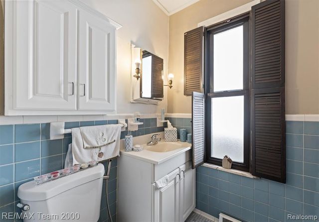 5734 N Gulley Road, Dearborn Heights, MI 48127