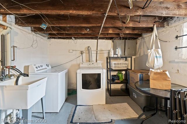 5734 N Gulley Road, Dearborn Heights, MI 48127