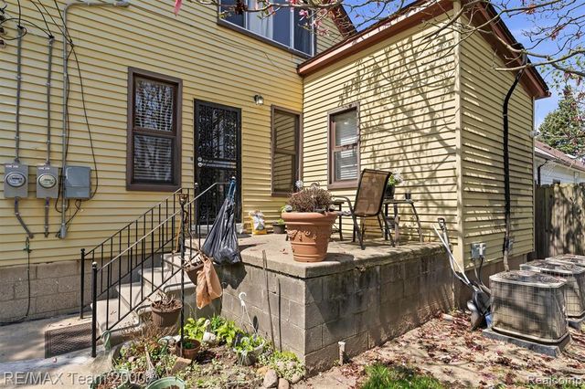 5734 N Gulley Road, Dearborn Heights, MI 48127