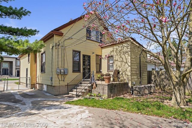 5734 N Gulley Road, Dearborn Heights, MI 48127