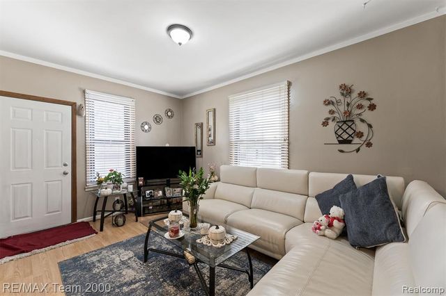 5734 N Gulley Road, Dearborn Heights, MI 48127