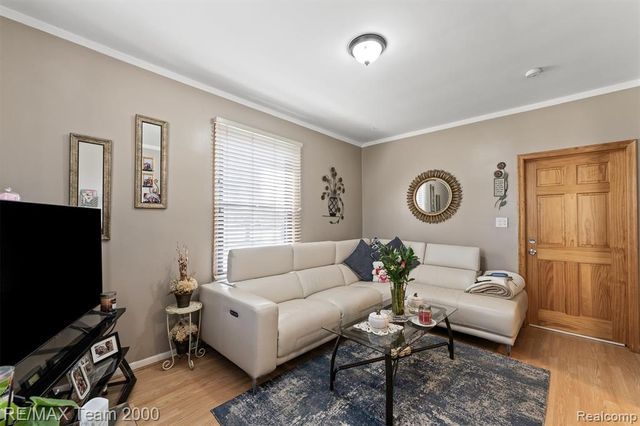 5734 N Gulley Road, Dearborn Heights, MI 48127