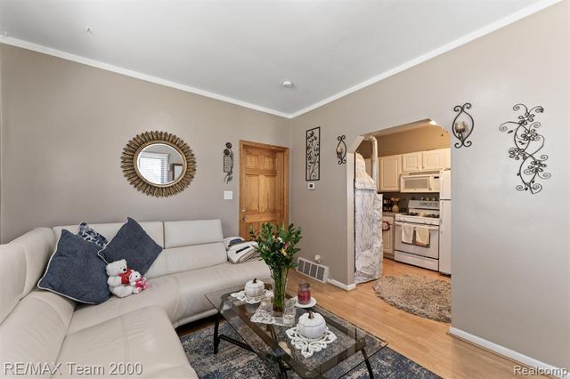 5734 N Gulley Road, Dearborn Heights, MI 48127