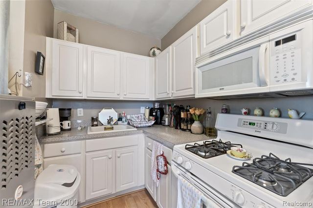 5734 N Gulley Road, Dearborn Heights, MI 48127