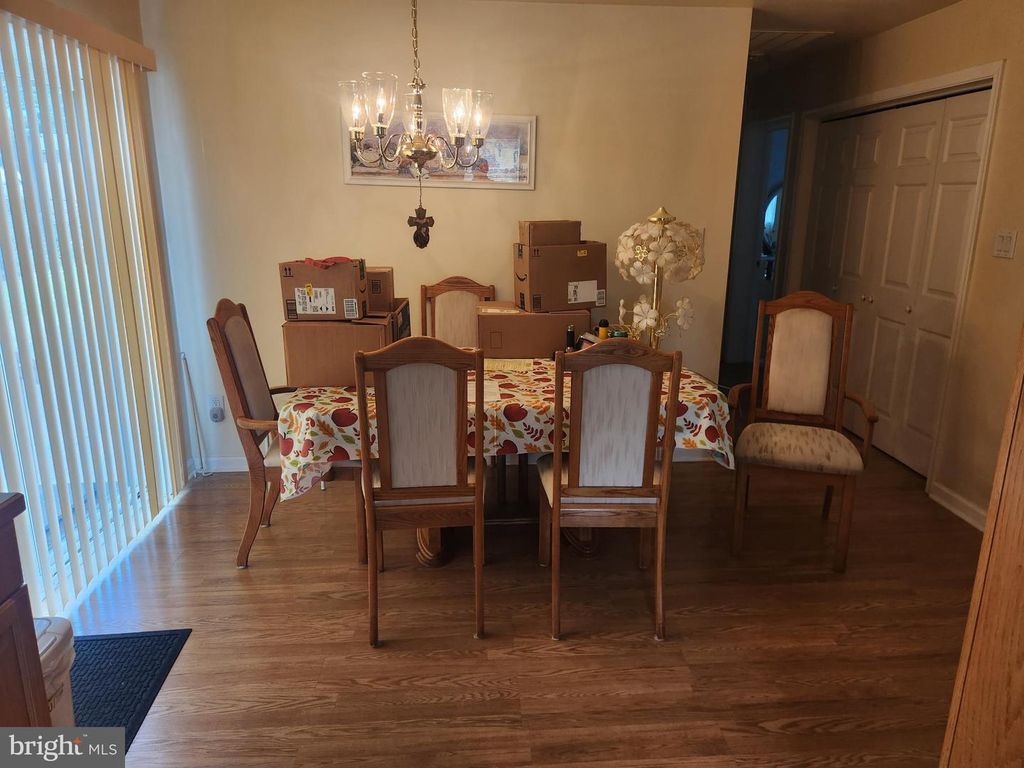 2 GRAND AVE, Bordentown, NJ 08620