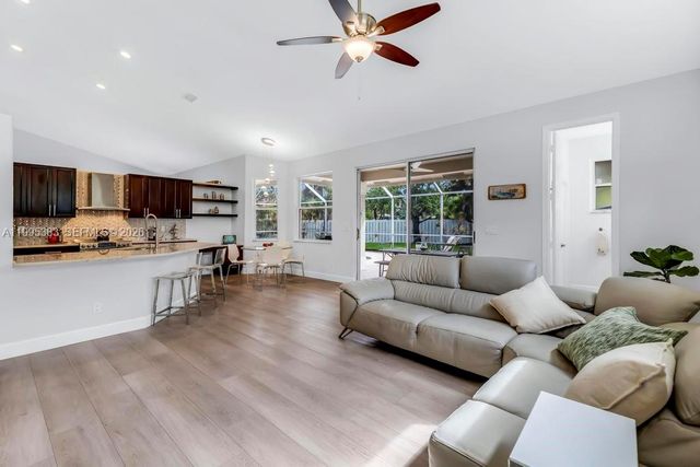 17921 NW 10th St, Pembroke Pines, FL 33029