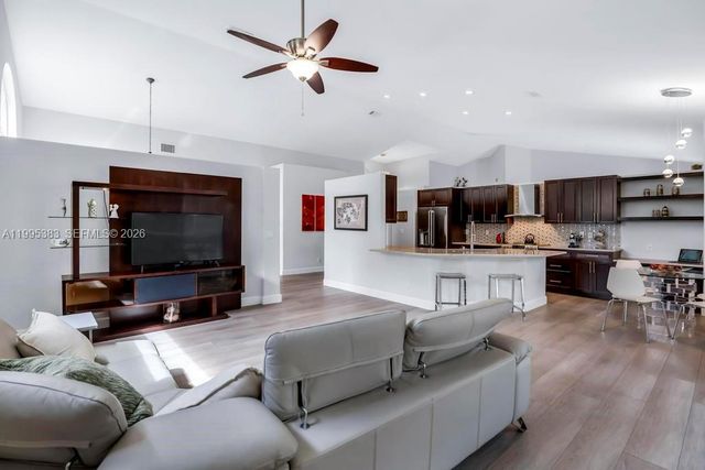 17921 NW 10th St, Pembroke Pines, FL 33029