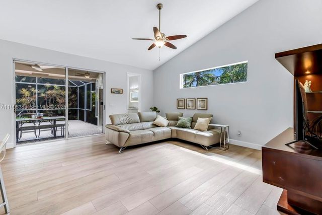 17921 NW 10th St, Pembroke Pines, FL 33029