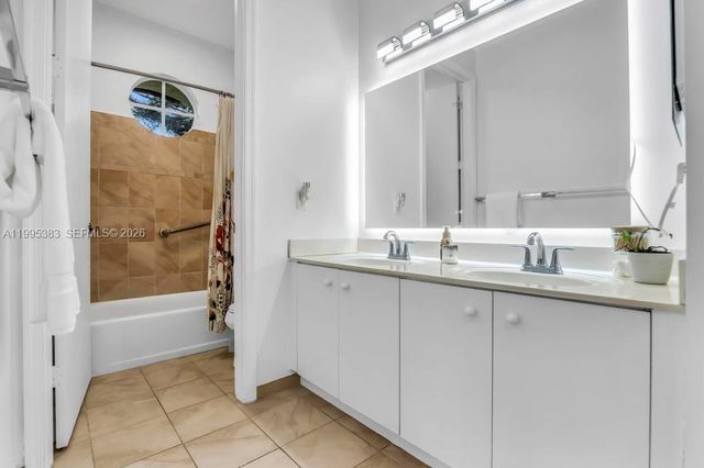 17921 NW 10th St, Pembroke Pines, FL 33029