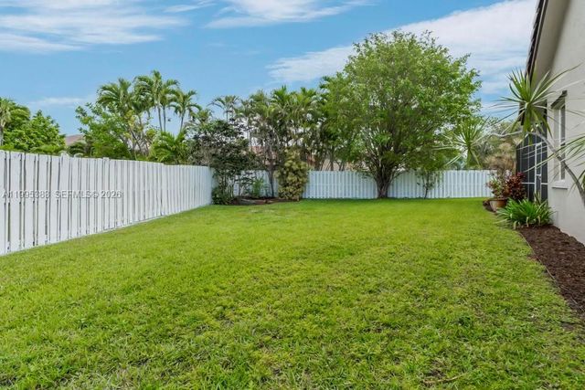 17921 NW 10th St, Pembroke Pines, FL 33029