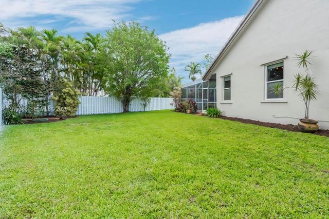 17921 NW 10th St, Pembroke Pines, FL 33029