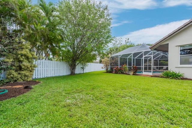 17921 NW 10th St, Pembroke Pines, FL 33029