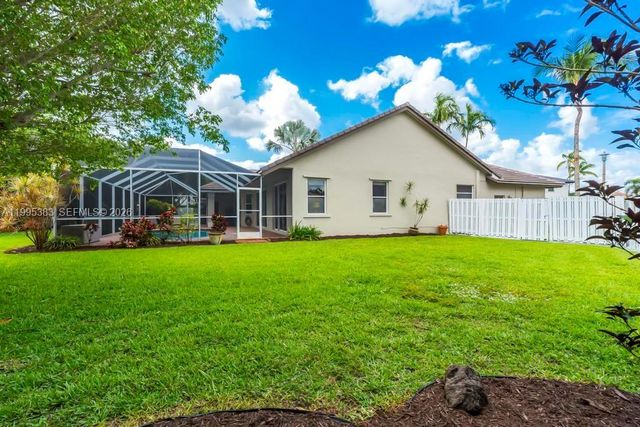 17921 NW 10th St, Pembroke Pines, FL 33029