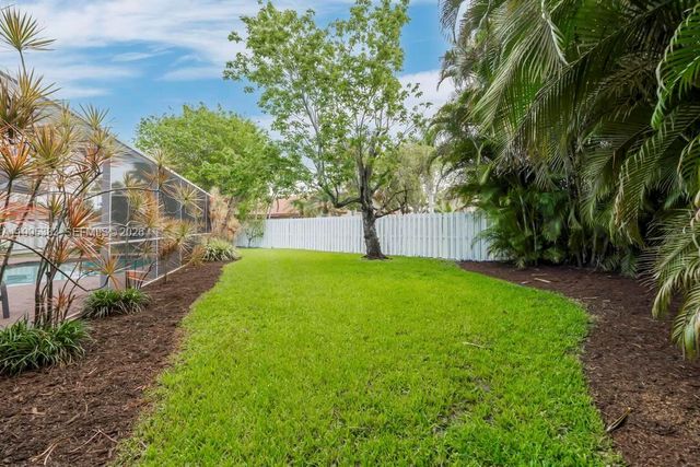 17921 NW 10th St, Pembroke Pines, FL 33029